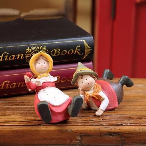 2 Pieces/set) Resin Boys Girls Couple Dolls Red Country Farm Home Decoration
