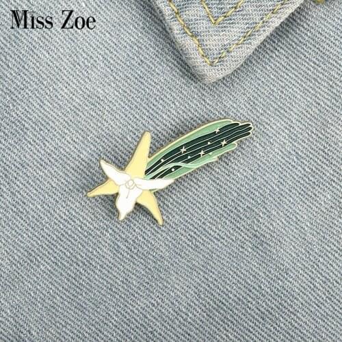 2Styles Luminous Enamel Pin Comet Orchid Long-beaked Hawk Moth Brooches Bag Lapel Pin Badge Jewelry Gift for Kids Friends