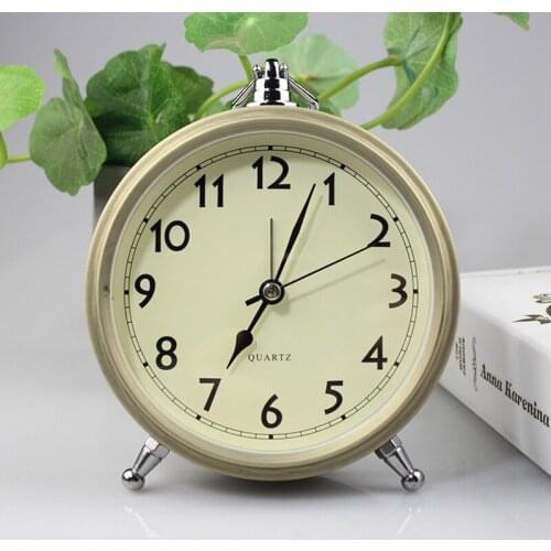 Creative New Living Room Bedroom Bedside Decoration Bronze Metal Silent Sweep Second Alarm Clock Digital Roman Clock Face