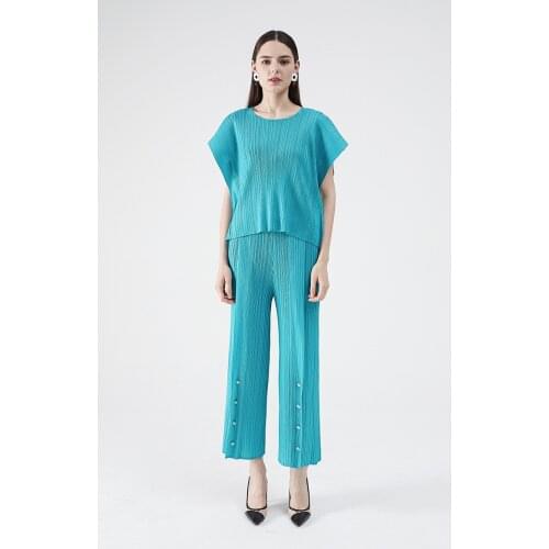 HOT SELLING Miyake short sleeve round collar fold solid color T-shirts and two feet Buttons pants suit