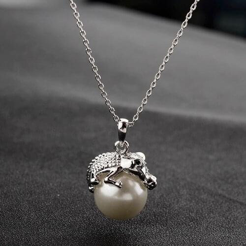 Top Quality Italina Brand Exquisite Mosaic White Pearl Crocodile Pendant Clavicle Chain Necklace for Women Fashion Jewelry