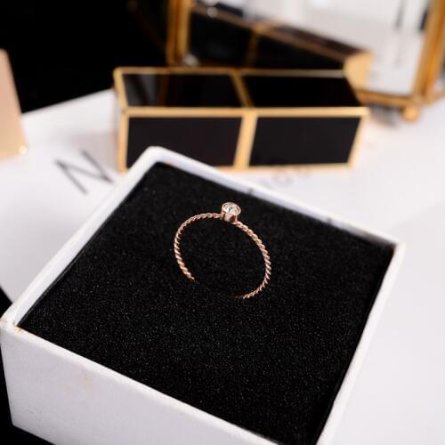 YUN RUO 2018 Fashion Winding Zircon Inlay Rings Rose Gold Color Fashion Titanium Steel Jewelry Birthday Gift Woman Dropship 2019