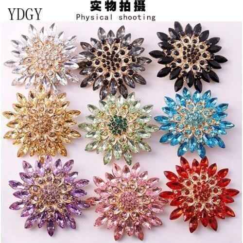YDGY Creative Multi-color Acrylic Brooch Alloy Fashion Flower Chest Flower Female Garment Accessories