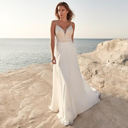 Bohemian Spaghetti Straps Sweep Train Beach Wedding Gowns Bridal Dresses with V-Neck Lace Appliques Robe De Mariée 2021