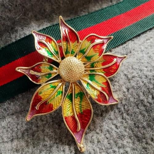 Mixed Color Enamel Maple Leaves Sweet Brooches Christmas Birthday Gifts