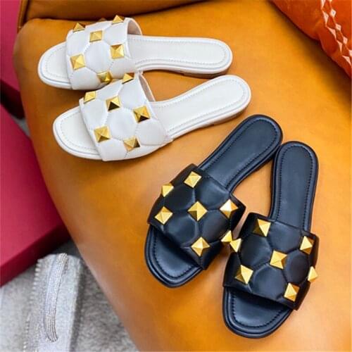 S New summer ladies slippers fashion rivet round head flat heel slippers black and white full leather casual slippers