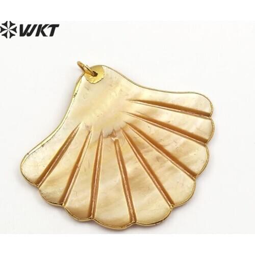 WT-JP067 Dainty Shell Jewelry Pendant Natural Wild Coast Sea Shell In Mini Fan Shape With Gold Bezel Suitable Gift For People