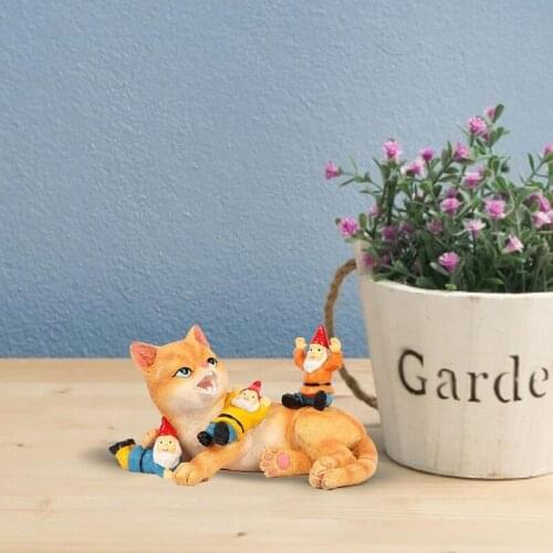Mischievous Cat Teasing Gnomes Garden Yard Art Decor Lazy Cat Garden Ornament Desktop Decoration Indoor Outdoor Statue