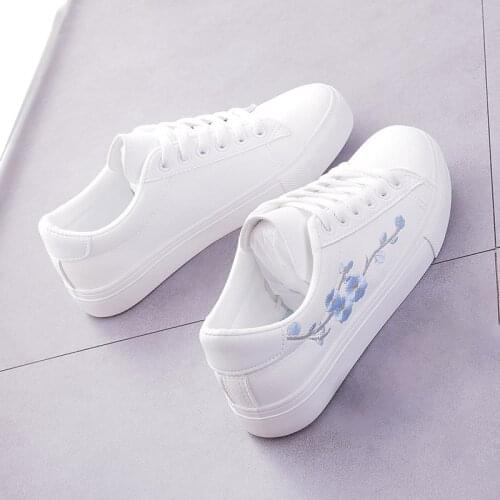 Spring fashion breathable vulcanized shoes womens sports shoes Pu leather platform shoes womens lace-up casual shoes white