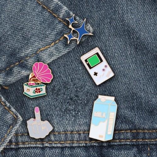 Vintage Pink Phonograph Tai Chi Enamel Pins Milk Star OMG Brooch for Women Jackets Button Badge Bag Lapel Fashion Jewelry Gift