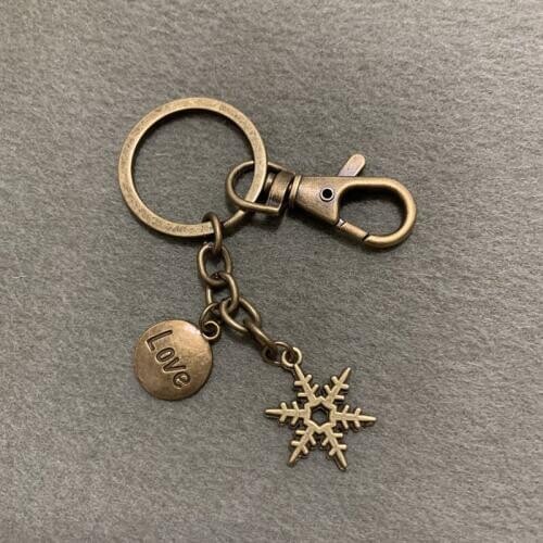 Simulation Snowflake Key chain Vintage Ancient Bronze Key Rings Exquisite Pendant Winter Christmas Gift For Friends