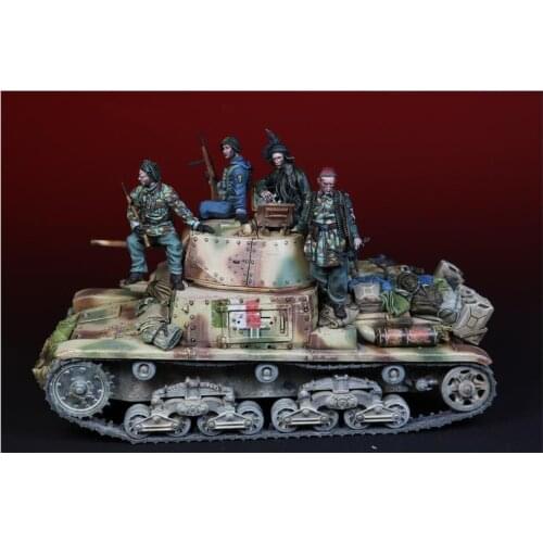1/35 Scale Italian Tan crew With Accessories (No Tank) Unpainted Resin Figure Building Kits