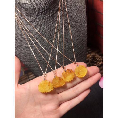Wholesale Natural Baltic Amber Rose Flower Pendant Women Fashion Jewelry Real Amber Stone Great Gifts