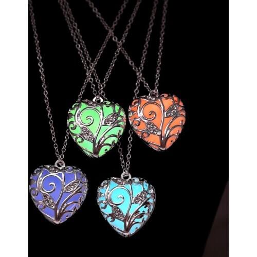 2021 Charm Glow In The Dark Heart Shaped Locket Necklace For Women Luminous Pendant Choker Kids Men Fashion Jewelry Gifts