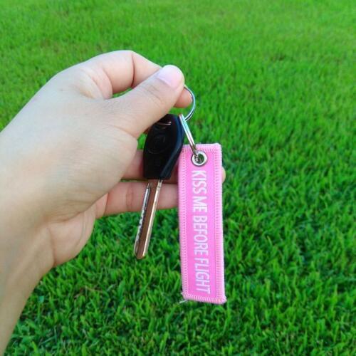 1piece Pink Kiss Me Before Flight Keychains For Women 7.7*2cm Luggage Tag Captain Keyrings Car Keychain Flight Attendant Gifts
