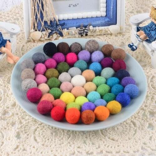 10pcs/lot 2cm Wool Felt Balls Pure Wool No Foam Diy Craft Pom-poms Kindergarten Home Rom Decor Hand made Foam Balls Of Wool