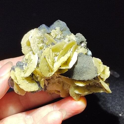 91.5gNatural purple fluorite and ferrophosphate, wolframite, mineral specimens, crystal healing energy, home decoration