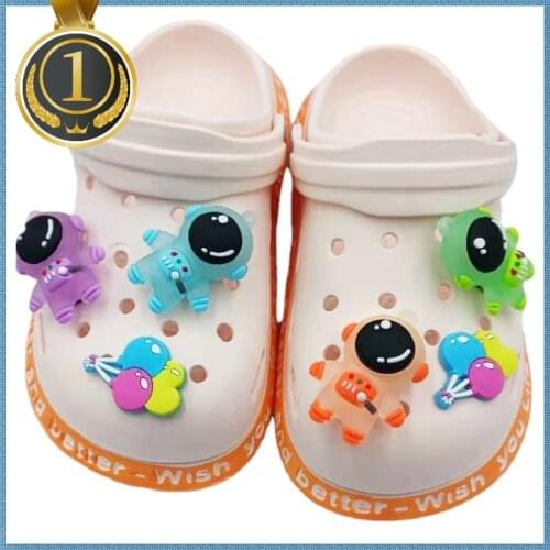 Garden Shoes Small Accessories PVC Soft Plastic Three-dimensional Astronaut Hole Shoes Shoe Buckle Jelly Color Three-dimensional