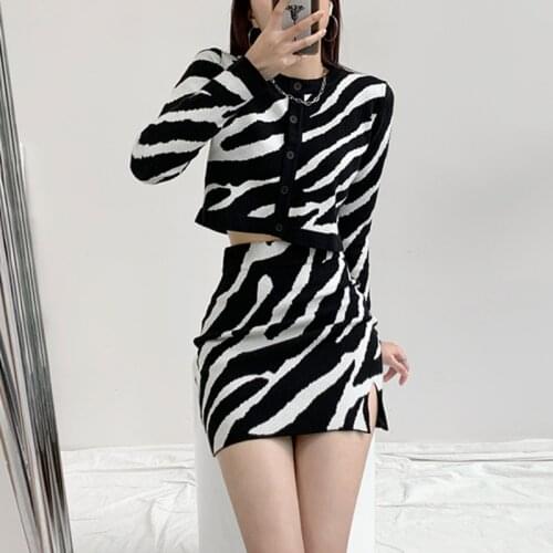WOMENGAGA High Street Zebra Stripes Knitting Two-piece Set Crew Neck Long Sleeve Cardigan + Split Package Hip Mini Skirts Ha2x