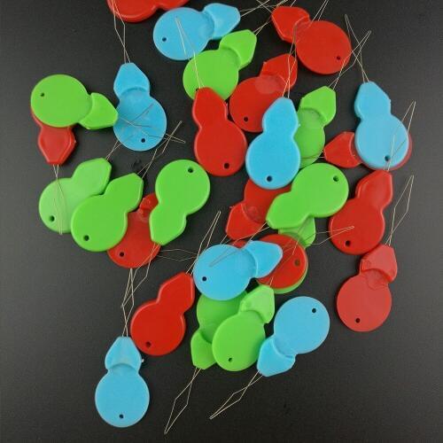 Hot Selling 50pcs Sewing Needle Threader Machine Neddle Threader With Plastic Handle Assorted Colors Useful Tool