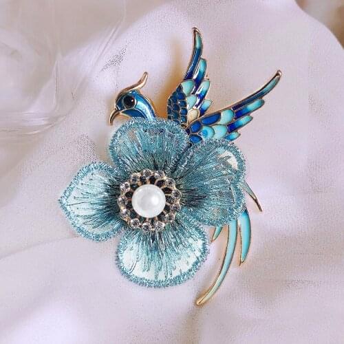 2021 new fashion and creative hand embroidery brooch cloth flower pearl enamel phoenix bird pin clothing accessories N24