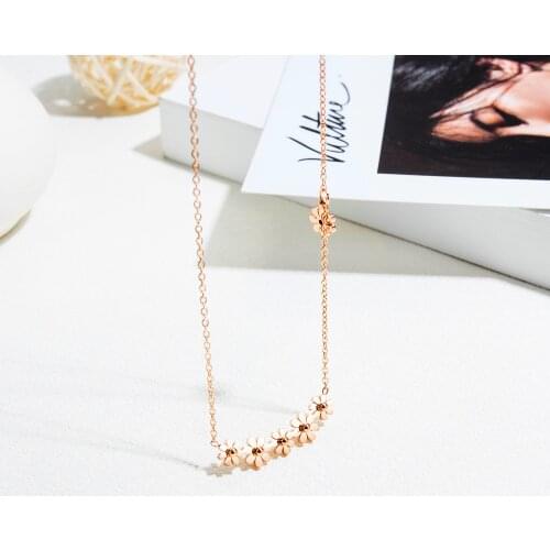 Rose Gold Tiny Small Daisy Necklace in Stainless Steel Flower Pendant Pretty Necklace Garden Wedding Flower Gift Bridesmaids