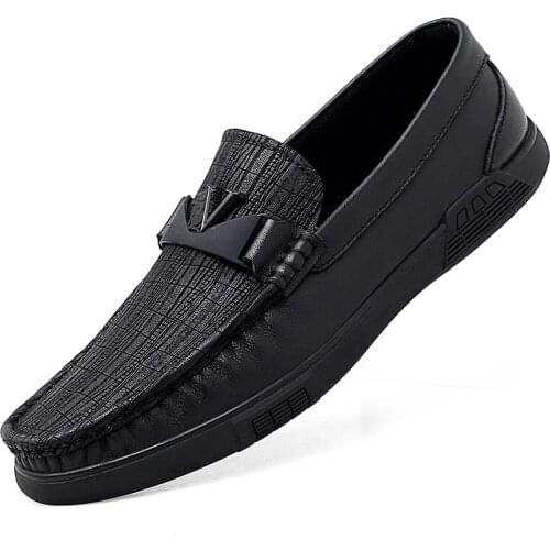 Mens high-end first layer leather driving shoes, fashionable peas shoes, soft sole soft surface casual shoes,non-slip dad shoes