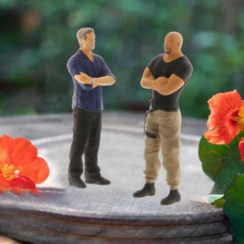 2x Realistic 1:64 Miniature Racing Car Scenes Figures Figurine Doll Diorama