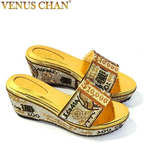 Golden Color Special Design Italian Women Shoes with Platform Shinning Ctystal Square Heels Slipper for Wedding