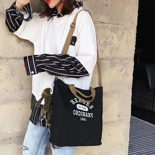 Fashion Women College Style Thickened Canvas Frog Pendant Shoulder Bag Versatile Vertical Large Capacity Ladies Messenger Bags