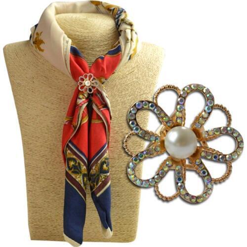2020 new Vintage Classic Scarf Hijab Pins Brooches white Gold Flower White Pearl Broach Rhinestone Broches For women S0009