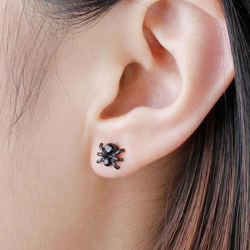 1 Pairs Fashion 3D Cute Funny Black Spider Ear Stud Earrings Hot Selling Unique Punk Earrings for Women Halloween Gifts