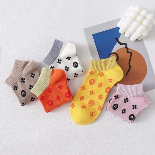 5 pairs of Hot Sale Men and Women Cotton Socks in 2020 Casual fashion and Colorful