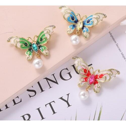 Pearls and Diamonds Butterfly Enamel Pins Plastic Jewelry Brooches Metal Badge Accessories Backpack Cap Gift for Women Wholesale