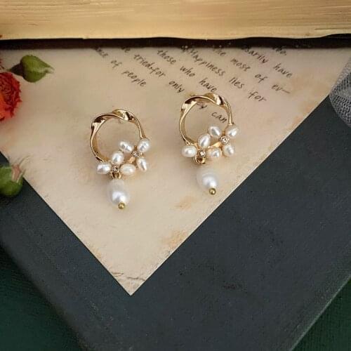 A new Paris retro light luxury baroque freshwater pearl 925 earrings female elegant temperament earring