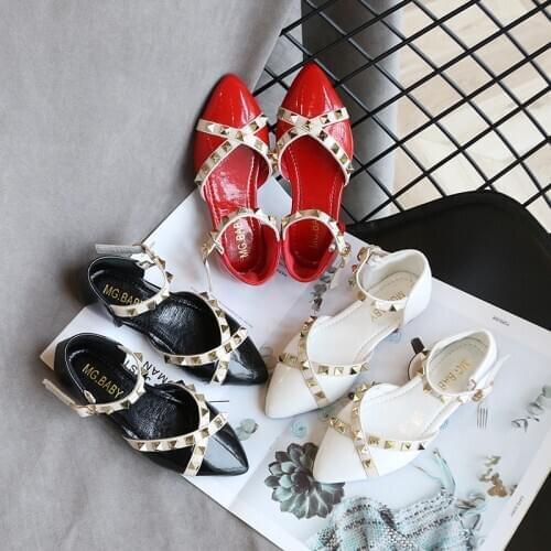 Summer Sandals kids girls Children Shoes Patent Leather Flat Sandals Pointed Toe design with Rivets Fashion SMG071
