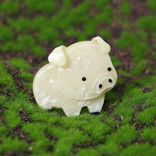 Handmade Acrylic Cute Pig Brooches For Women Lovely Animal Resin Lapel Pin Brooch Jewelry Female Badge Clothes Accessories
