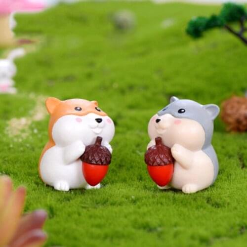ZOCDOU 1 Piece Mini Pine Cone Radish Squirrel Model Small Statue Little Figurine Crafts Figure Ornament Miniatures
