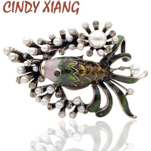 CINDY XIANG Cute Pearl Fish Brooches for Women and Man Creative Alloy Party Pins Jewelry Coat Dress Accessories Fashion New 2018
