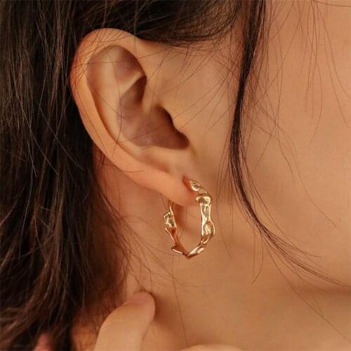 CHUNSHI EMO Metal Concave-convex Pleated Earrings 2021 Trend Impct Temperament Simple Versatile C Word Hoop Earring For Women