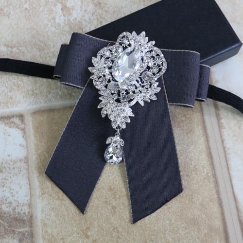 Free shipping male New mens man 2018 Mens luxury Rhinestone pendant groom wedding diamond fashion dress tie velvet collar Club