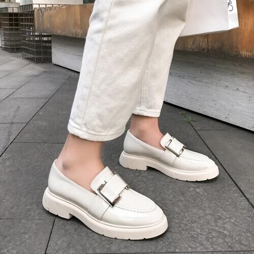 Osunlina Womans Flats Round Toe Slip On Metal Decoration White Patent Cow Leather Elegant Casual Handmade Shoes For Lady A208