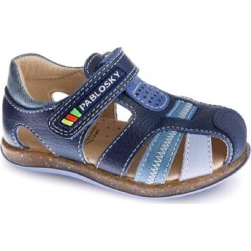 Pablosky, childrens leather sandals, with a reinforced toe and heel. Light and flexible. Template with anatomical Bridge