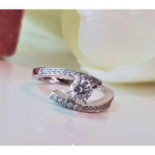 RandH 0.5Carat Moissanite Twisted Ring 14K White Gold Bezel setting Solid Gold Fashion Aniversary Wedding Ring