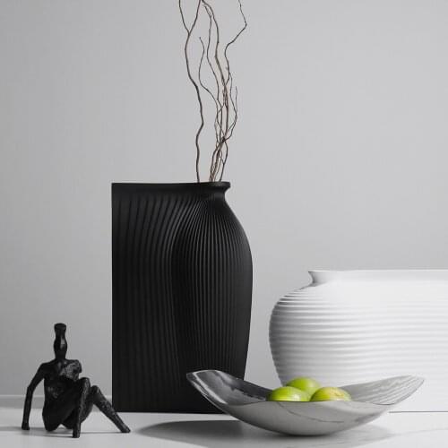 Creative Resin Crafts Horizontally Deformed Striped Texture Flower Vessel For Living Room Porch Countertop Decorative Vase