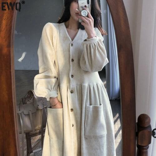 [EWQ] Korea chic autumn Fashion trend women V-neck single-breasted pocket loose casual corduroy long-sleeved dress 2021 16E2188