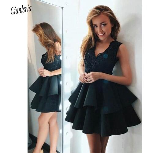 Black Sleeveless Appliques Lace Crystal Mini Homecoming Dresses V-Neck Tiered Skirt Short Cocktail Graduation Dress