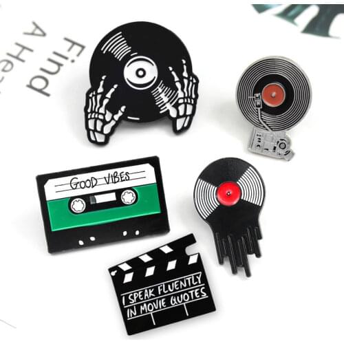 Creative Retro Tape Vinyl Record Skull Holding Record Combination Brooch Fashion Personality Tape Badge Clothing Accessories