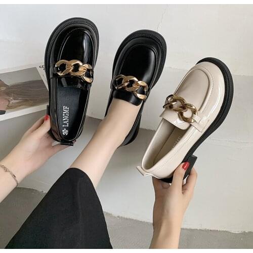 Shallow Mouth Slip On Shoes For Women Patent Leather Ballet Flats Autumn Low Heels Metal Chain Loafers With Fur Casual Female Sn