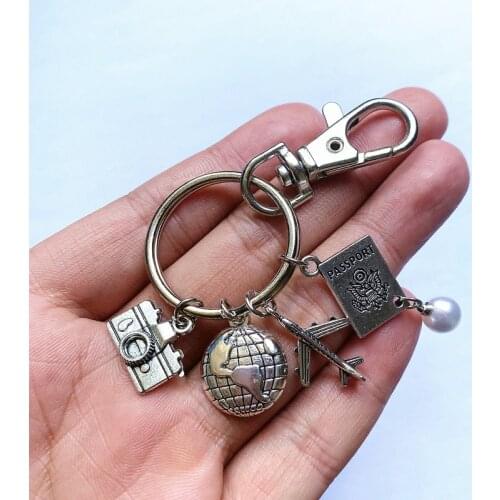 Fashion Love Travel Keychain Camera Earth Plane Passport Charm Charm Key Ring Suitable for Men and Women Car Bag Ornaments
